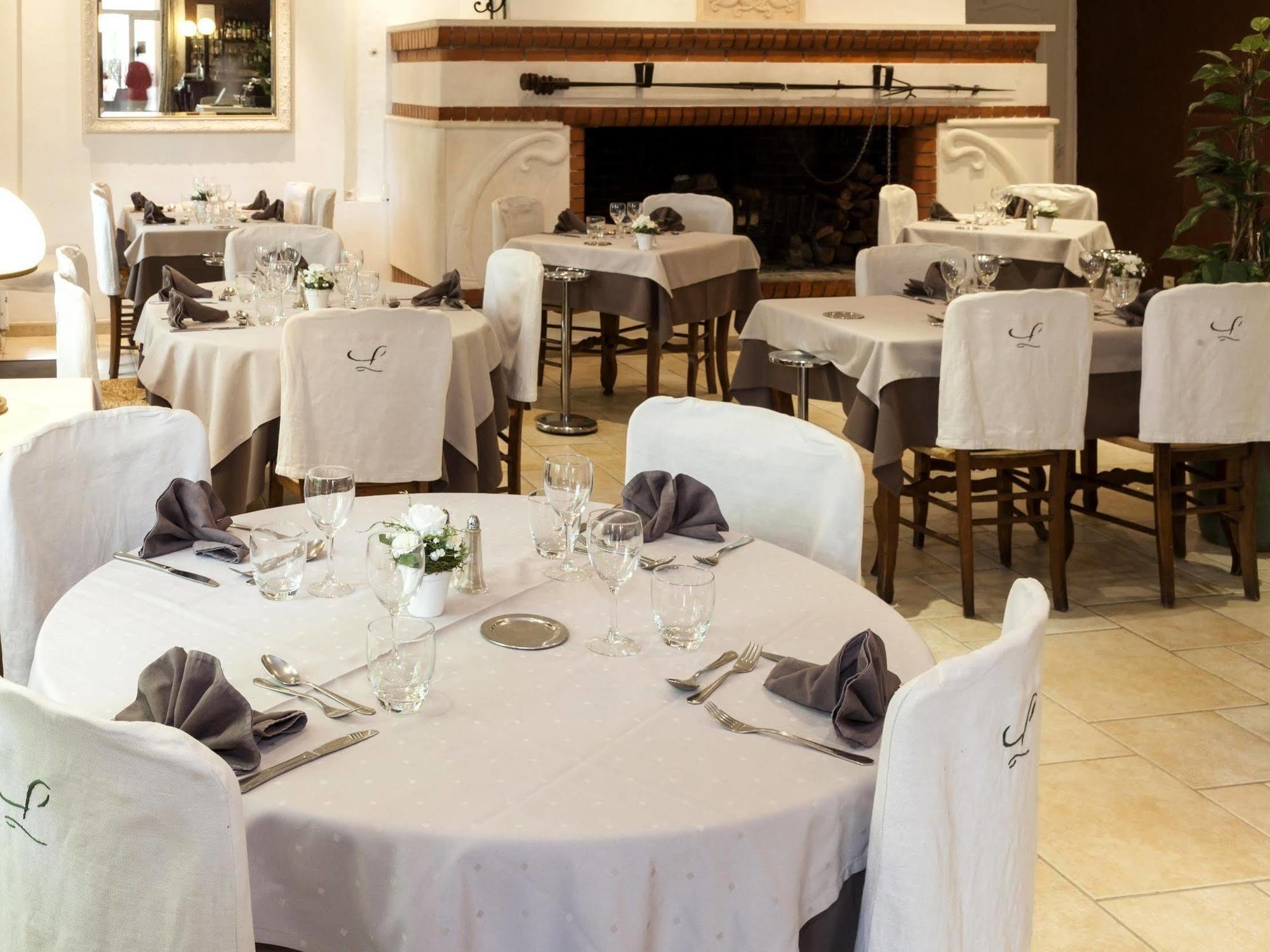 Hotel La Touloubre à La Barben Extérieur photo