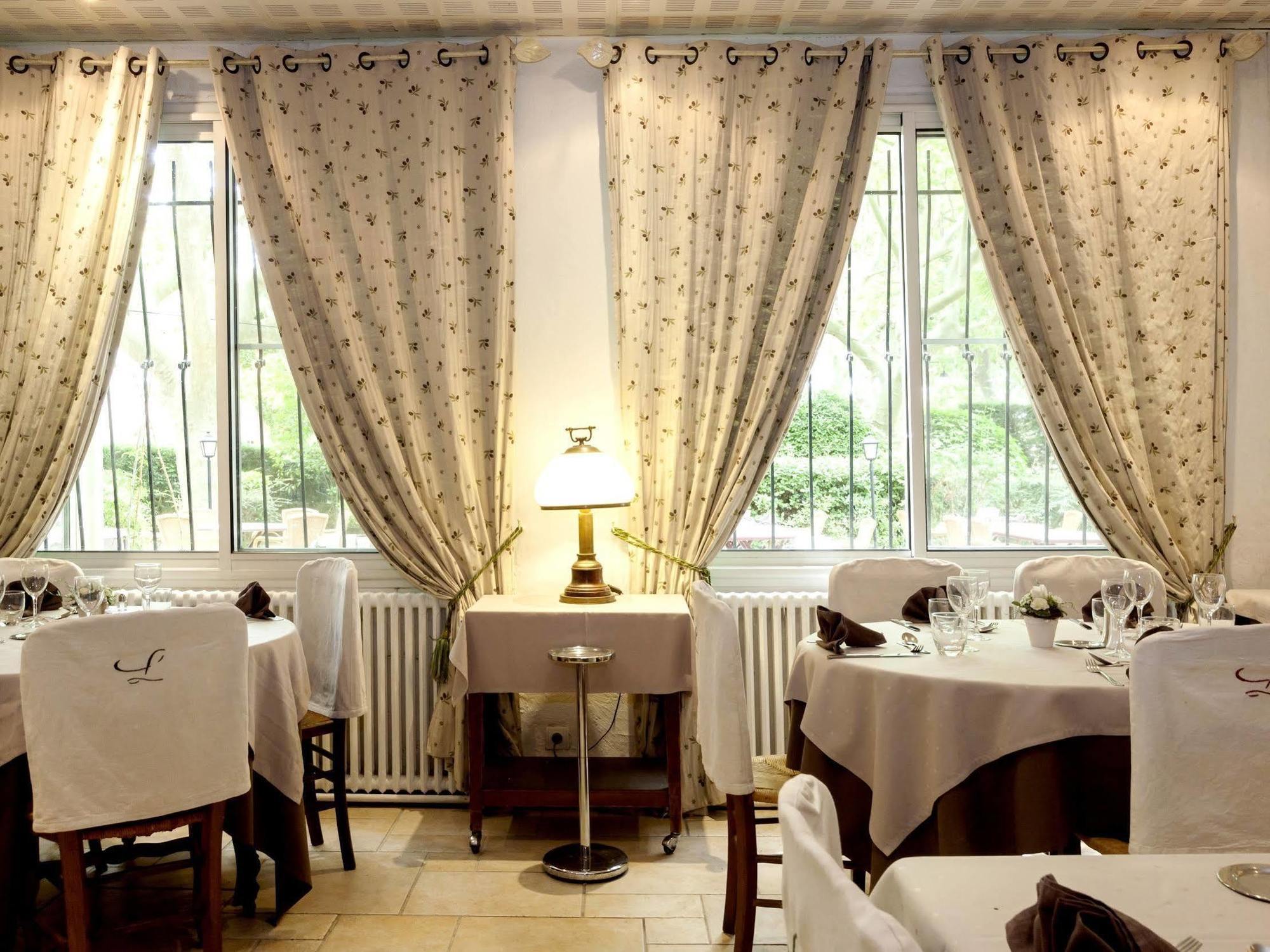 Hotel La Touloubre à La Barben Extérieur photo