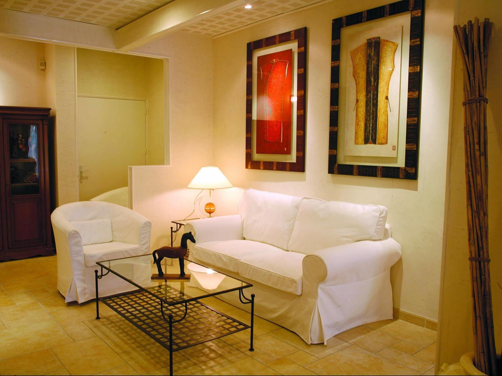 Hotel La Touloubre à La Barben Extérieur photo