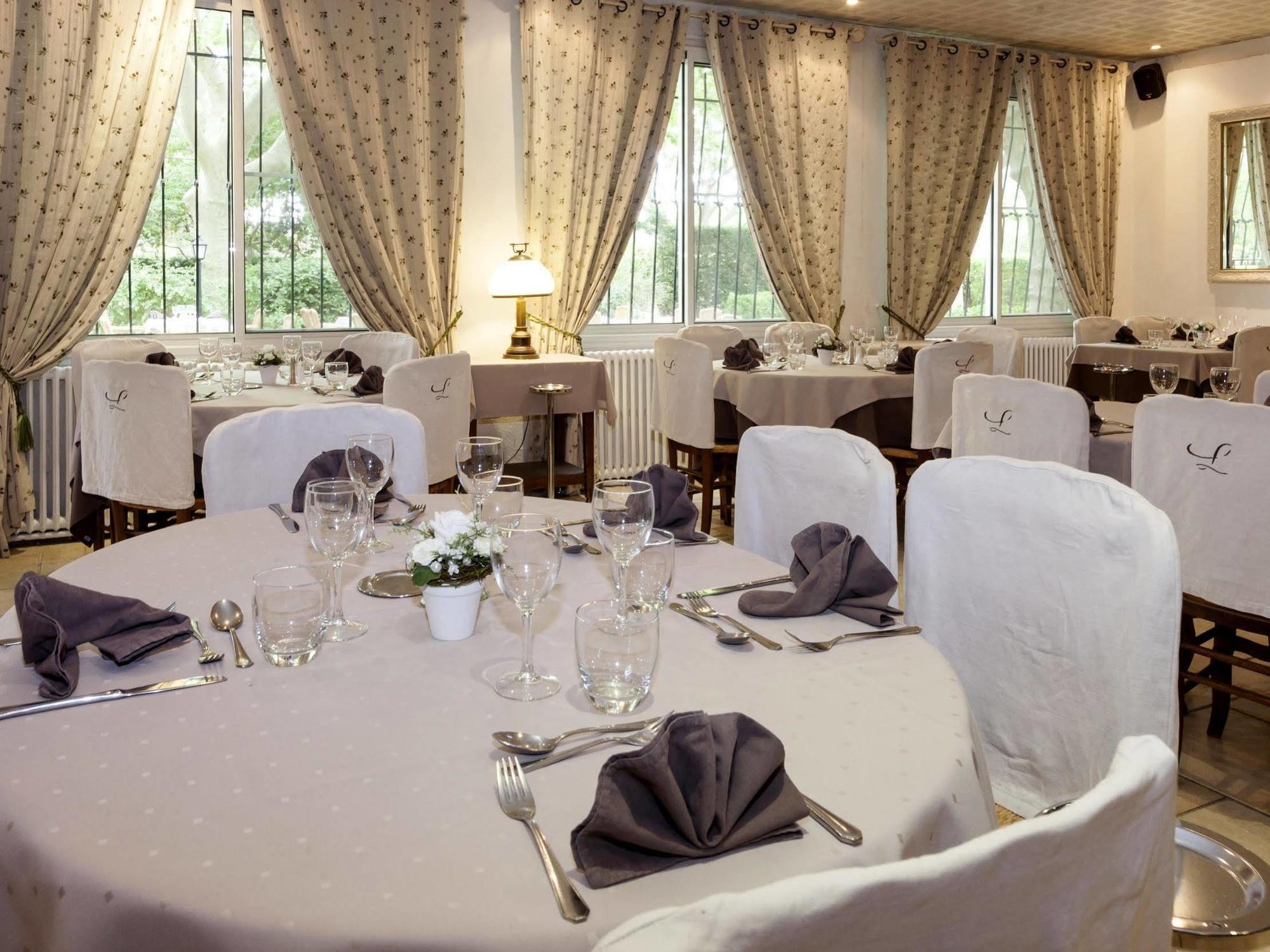 Hotel La Touloubre à La Barben Extérieur photo